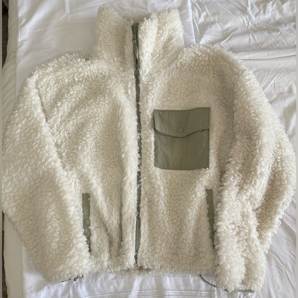 Abercrombie & Fitch Jackets & Blazers - Abercrombie & Fitch White w/Green Fuzzy Winter Jacket | Size L